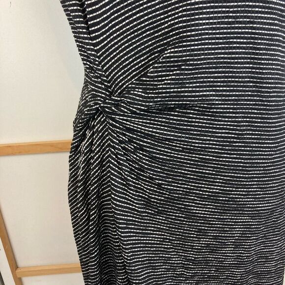 Max Studio NWT Black & White Stretchy Asymmetrical Side Ruched Dress - Picture 4 of 14